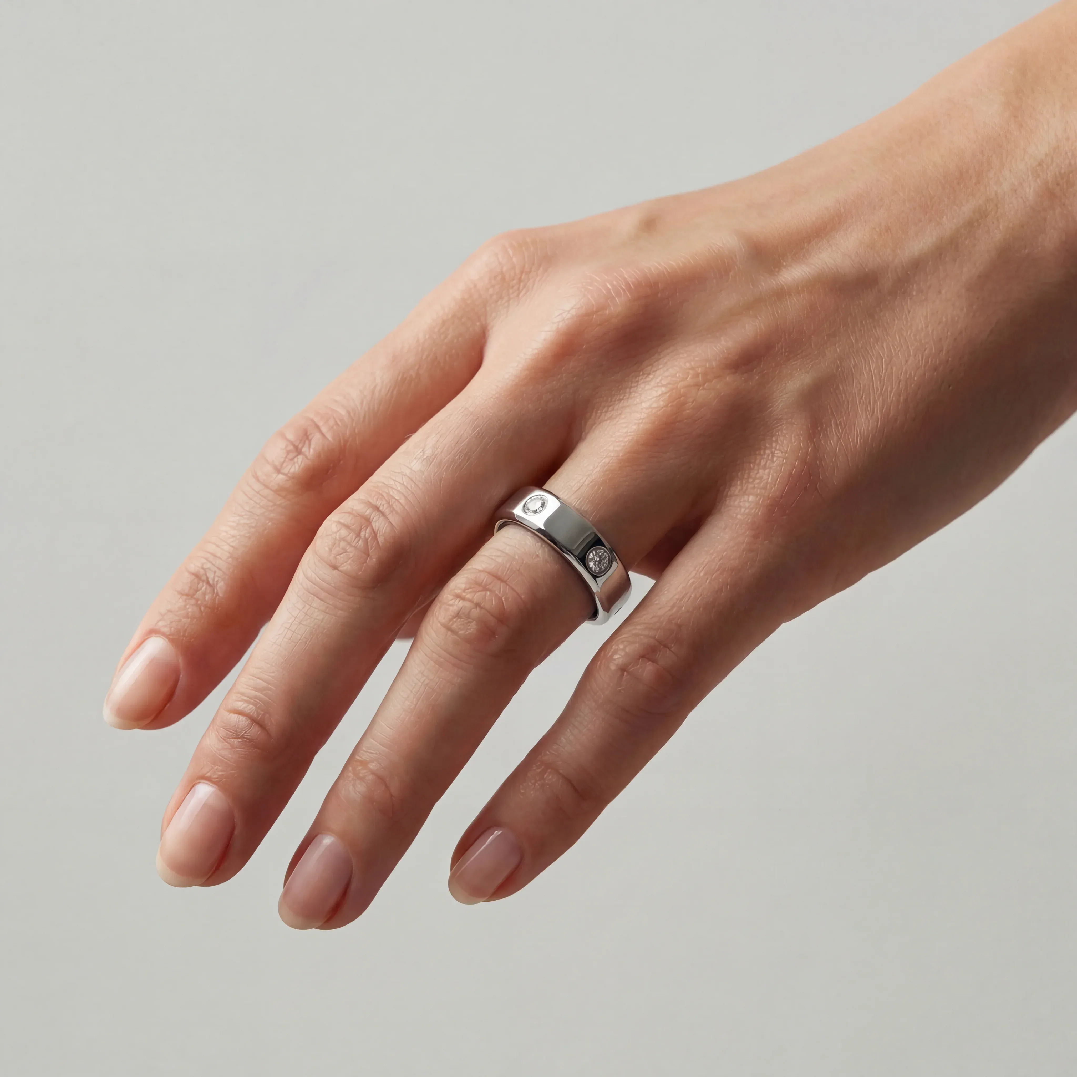 Nala fashionable smart ring jewellery sliver diamante on hand