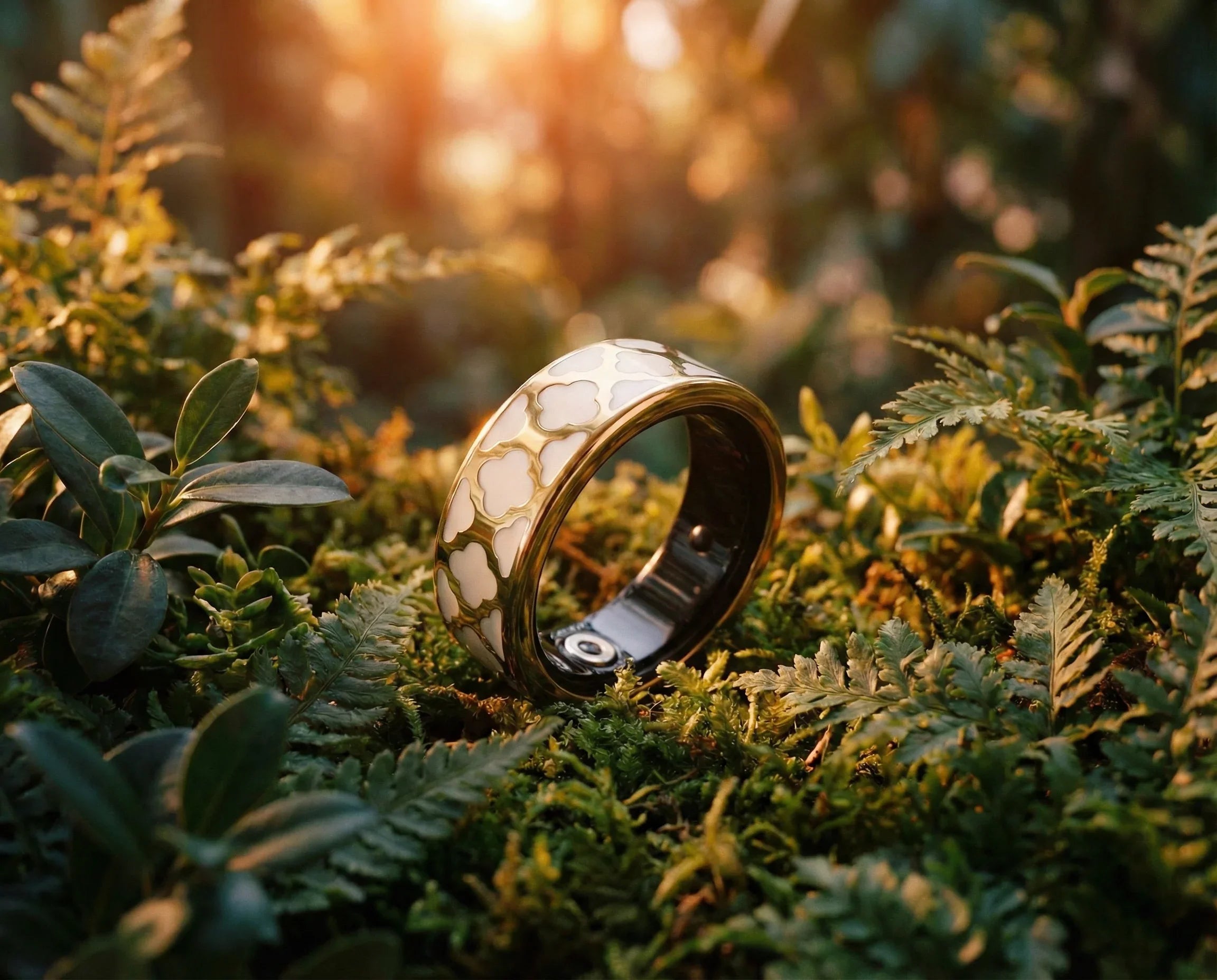 Nala Stylish Smart Rings Gold Lattice Effect in Forest Foliage